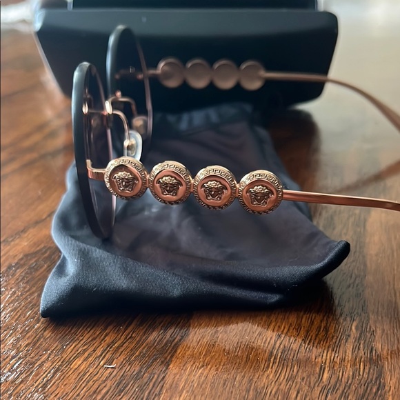 Versace sunglasses - Picture 3 of 5